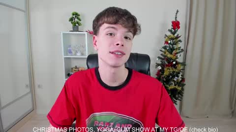 Snapshot of calvin_loves_you chatting on December 25, 7:02 pm Hey I am Calvin  online show from December 25, 7:02 pm