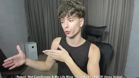 Snapshot of calvin_loves_you chatting on October 7, 2:13 pm Hey I am Calvin  online show from October 7, 2:13 pm