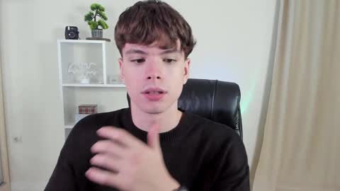 Snapshot of calvin_loves_you chatting on December 7, 7:16 pm Hey I am Calvin  online show from December 7, 7:16 pm