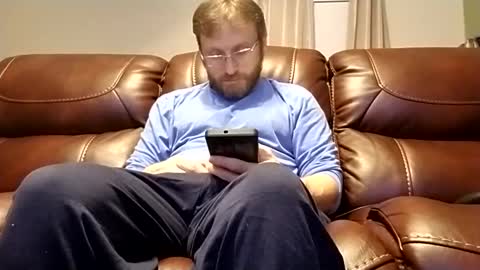 Snapshot of camguy2425 chatting on January 18, 2:14 am CamGuy online show from January 18, 2:14 am