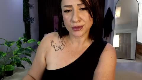 Camil online show from April 1, 1:41 pm