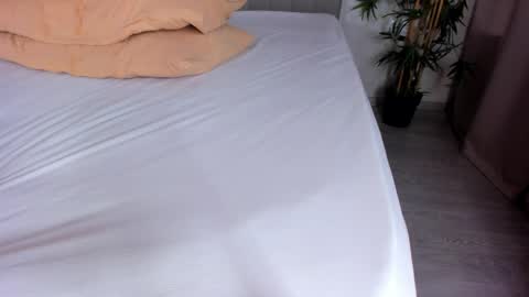 Camilla online show from May 3, 1:22 am