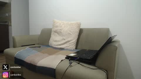 Snapshot of camiloinlive chatting on October 13, 2:13 am camiloinlive online show from October 13, 2:13 am