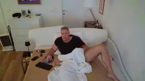 camunication online show from February 10, 10:09 am