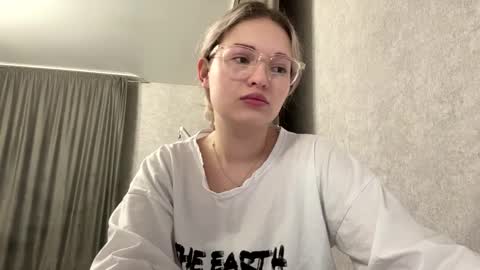 Lina online show from February 10, 2:09 pm