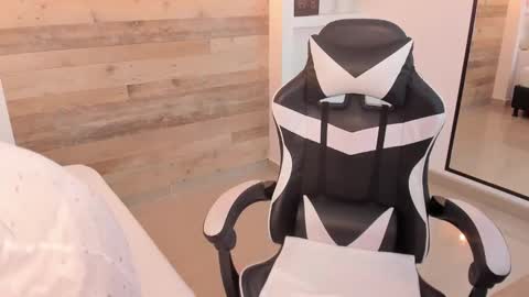 CANDY online show from March 6, 8:30 pm