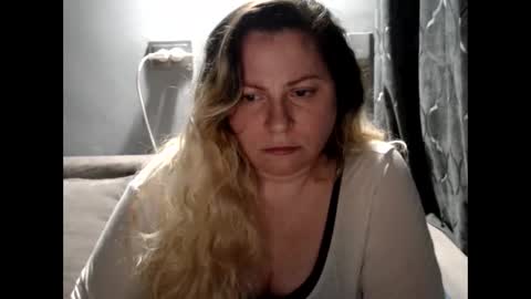 Laura online show from March 15, 11:41 pm