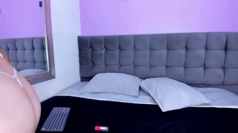 Candypoppyy77 online show from April 24, 12:34 am