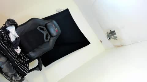 candyssluttt online show from April 23, 12:29 pm