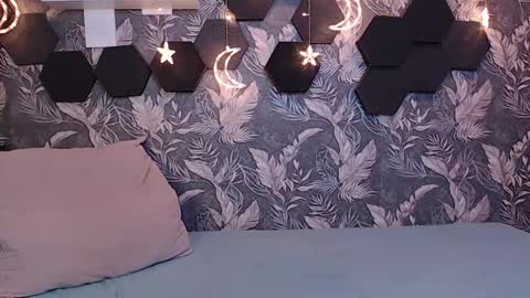 Mia online show from February 19, 4:00 am