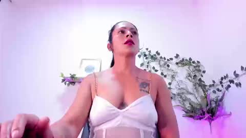 canelaa___ online show from September 23, 1:49 pm