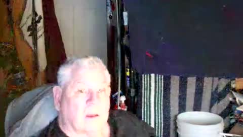 canoelicker69 online show from December 16, 8:04 pm