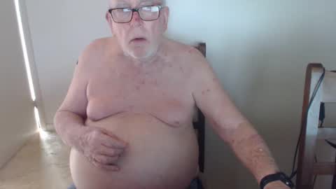 Snapshot of capt5105 chatting on February 10, 2:41 am capt5105 online show from February 10, 2:41 am