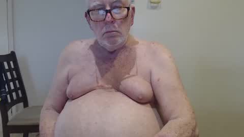 Snapshot of capt5105 chatting on January 3, 12:00 am capt5105 online show from January 3, 12:00 am