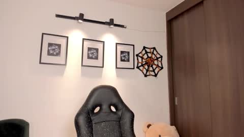 Carla online show from November 18, 5:43 am