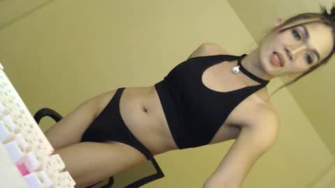 Snapshot of carlamour chatting on November 1, 10:53 pm Carla online show from November 1, 10:53 pm