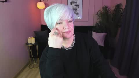 Carmen online show from February 8, 9:25 pm