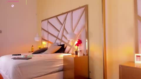 Caroline online show from October 9, 12:54 pm