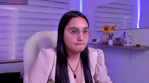 caroline_rodriguez_9 online show from April 15, 7:16 pm