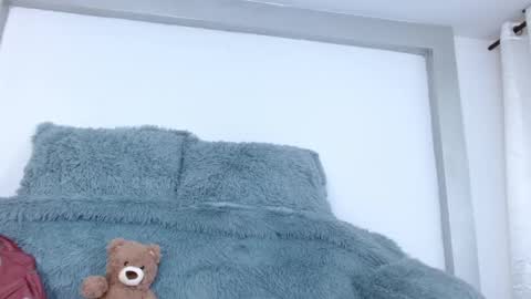 caroline online show from March 6, 7:43 pm