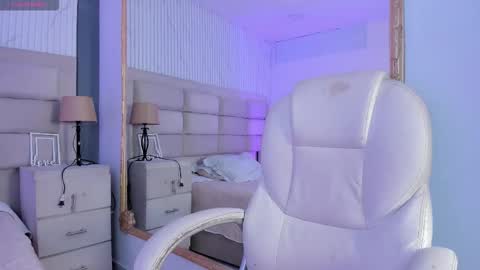 Caroline online show from March 18, 1:06 pm