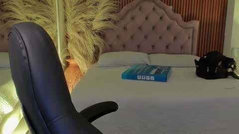 Caroline online show from May 27, 1:19 pm