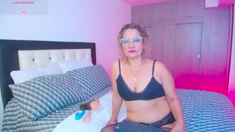 Snapshot of carolinnefiotti chatting on September 28, 6:28 pm CarolinneFiotti online show from September 28, 6:28 pm