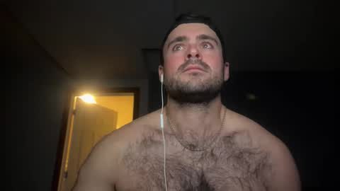 carpenterboyy1999333 online show from February 6, 10:32 pm