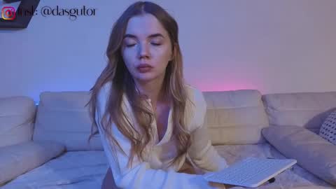 carriebradshawww online show from February 18, 1:43 am