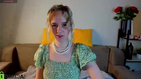Snapshot of casey_sweeet chatting on October 6, 1:12 am Casey sweeet online show from October 6, 1:12 am