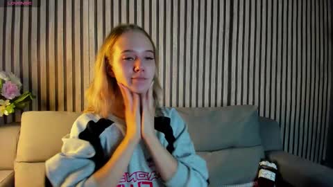 Snapshot of casey_sweeet chatting on September 29, 8:02 am Casey sweeet online show from September 29, 8:02 am