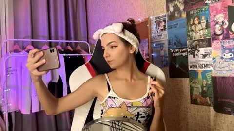 Snapshot of caseydoesntknow chatting on October 17, 10:36 pm caseydoesntknow online show from October 17, 10:36 pm