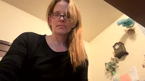 Snapshot of casidy1 chatting on February 19, 1:29 am casidy1 online show from February 19, 1:29 am