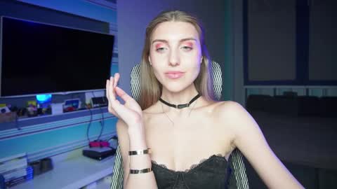 Snapshot of cassiablade1 chatting on September 26, 7:22 pm Seductress Cassia FINDOM AND SADISM NO NUDE online show from September 26, 7:22 pm