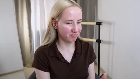 Cassie online show from November 3, 10:00 pm