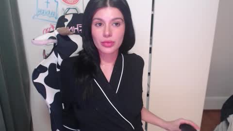 Snapshot of cassiealvarez chatting on October 19, 2:49 am cassiealvarez online show from October 19, 2:49 am