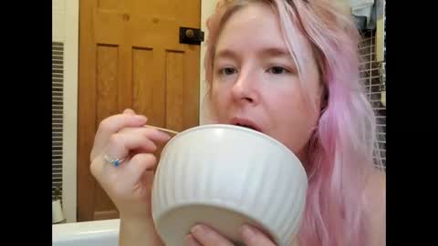 Cassie online show from February 4, 8:40 am