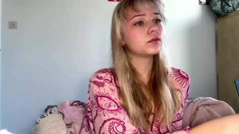 Olivia online show from April 7, 7:10 am