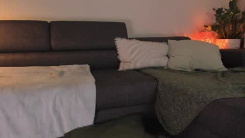  cassandra  online show from September 23, 7:09 pm