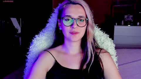 Snapshot of cassy_moore chatting on January 9, 9:26 pm Ellie online show from January 9, 9:26 pm