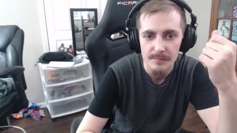 Snapshot of casuallycorrupt chatting on October 21, 2:16 am casuallycorrupt online show from October 21, 2:16 am