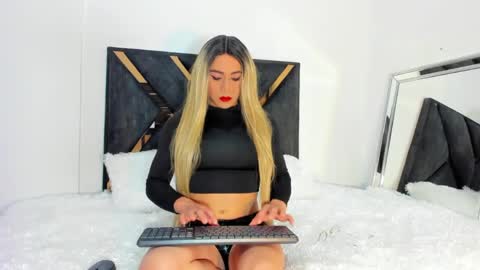 cata_sanchez online show from March 28, 11:22 am