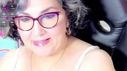 Snapshot of cataleya_mom_ chatting on September 24, 3:57 am cataleya  online show from September 24, 3:57 am