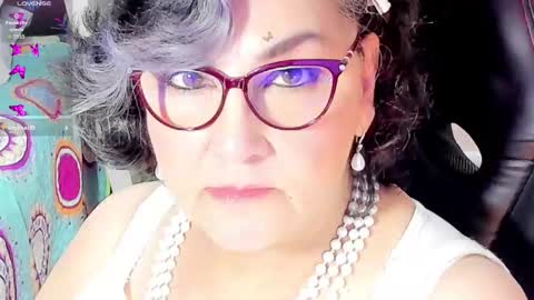 Snapshot of cataleya_mom_ chatting on September 20, 9:45 am cataleya  online show from September 20, 9:45 am