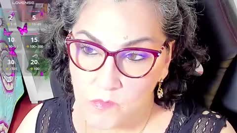 Snapshot of cataleya_mom_ chatting on October 19, 3:44 am cataleya  online show from October 19, 3:44 am
