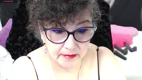 Snapshot of cataleya_mom_ chatting on March 3, 3:41 am cataleya  online show from March 3, 3:41 am