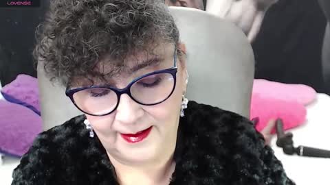 Snapshot of cataleya_mom_ chatting on March 2, 11:53 pm cataleya  online show from March 2, 11:53 pm