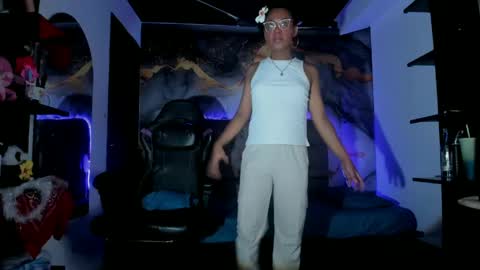 cataleyamoon_ online show from May 26, 7:42 pm