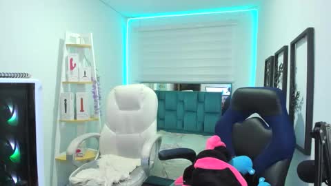Snapshot of catalina_hot7 chatting on October 28, 3:51 am catalina_hot7 online show from October 28, 3:51 am