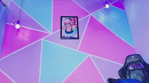 Catalina online show from April 14, 8:56 pm